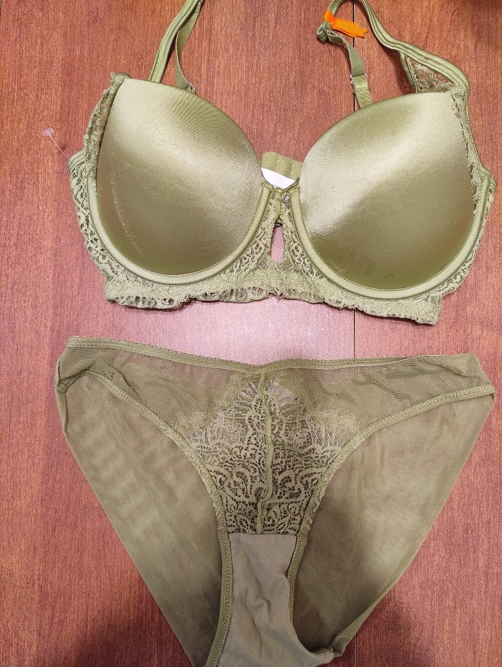 Olive Lace Underwire Bra & Bikini Panty Set - Women Intimates